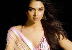 mumbai police stops deepika s housewarming party