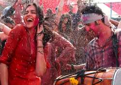 new look ranbir deepika go dirty in ye jawani hai deewani holi song