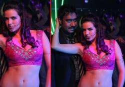 prakash jha adds item number in satyagraha