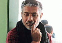 rpi hoodlums ransack aarakshan director prakash jha s house