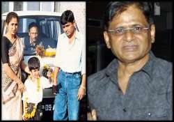 raghubir yadav told to pay rs.40 000 to estranged wife