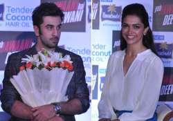 ranbir deepika promote yeh jawaani hai deewani with parachute oil view pics