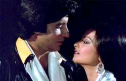 rekha s most romantic scenes with amitabh bachchan see rare pics