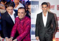 rivals shah rukh khan and akshay kumar spotted partying view pics