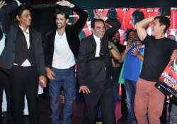 srk aamir and hrithik danced at the audio launch of yamla pagla deewana 2 view pics