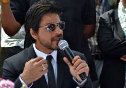 srk defends kolkata on women s safety