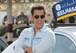 salman khan injured during the shooting of mental