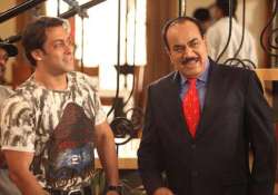 salman khan shakes a leg with acp pradyuman