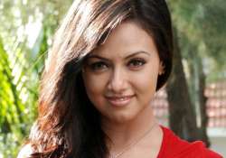 salman s co star sana khan on the run navi mumbai police wants her in a kidnap case