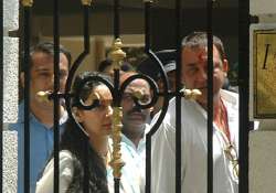 sanjay dutt s emotional moments with wife manyata minutes before surrender view pics