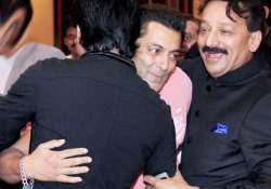 shah rukh khan happy to be friends with salman again