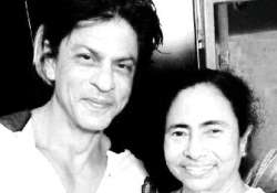 shah rukh and mamata banerjee enjoy fish fry after kkr enters into the final