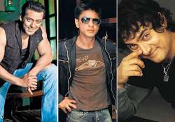 shah rukh says aamir salman are senior actors