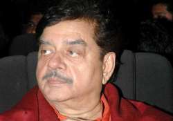 shatrughan sinha stable still in hospital