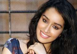 shraddha kapoor enjoys vacation with friends