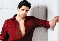 sidharth malhotra plays football to burn calories