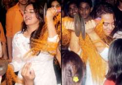 sonakshi rocked ganesh visarjan ceremony with salman khan view pics