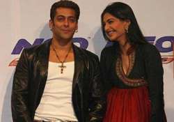 sonam kapoor finds salman khan hot