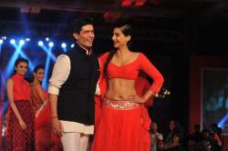 sonam kapoor walked the ramp for manish malhotra view pics