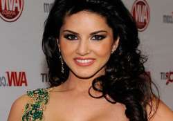 sunny leone loves capital s gol gappas