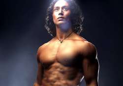 tiger shroff s debut film heropanti to release next year