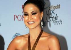 veena malik to sing for kannada remake of the dirty picture