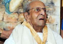 veteran actor pran serious but stable in lilawati hospital