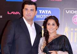 vidya balan happy as hubby siddarth gives her space to work