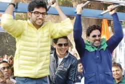 akshay kumar thanks aditya thackeray for lending support see pics