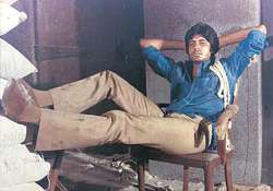 amitabh bachchan s iconic look in deewar resulted from tailoring error