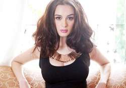 bigg boss 8 evelyn sharma declines the offer again