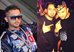 honey singh spotted drunk sings for free at party