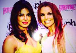 pic priyanka chopra gets clicked with pop sensation britney spears