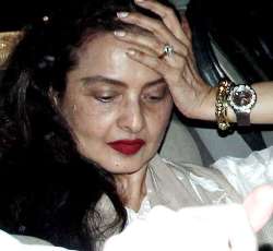 rekha stuns all in no make up look see pics