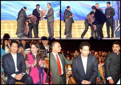 when sachin tendulkar touched the feet of amitabh bachchan... see pics