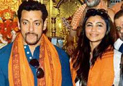 salman khan daisy shah pray in sidhivinayak temple see pics