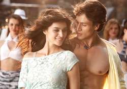 heropanti whistle baja song review tiger shroff recreates hrithik s ek pal ka jeena magic watch video