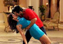 varun dhawan locks lips with ileana in main tera hero see pics