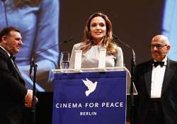 angelina jolie receives cinema for peace award