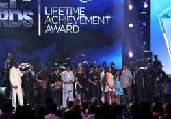 beyonce brown kanye jay z win at bet awards