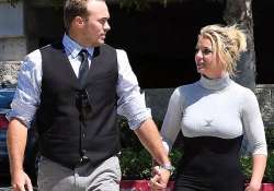 britney spears set to marry beau david lucado in hawaii