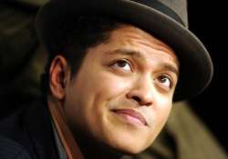 bruno mars heads back to grammys with smeezingtons