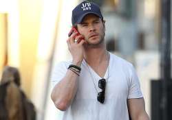 chris hemsworth is father of twins