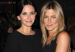 courteney cox should enjoy engagement aniston