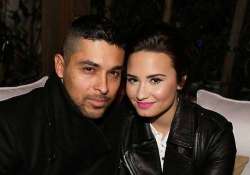 demi lovato denies engagment to valderrama