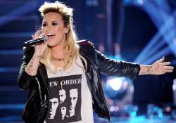 demi lovato to join glee