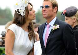 elizabeth hurley shane warne heading for a split see pics