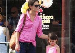 holmes to spend christmas with suri