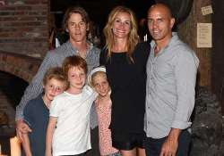 rare appearance julia roberts poses with family