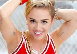 miley cyrus posts toilet selfie